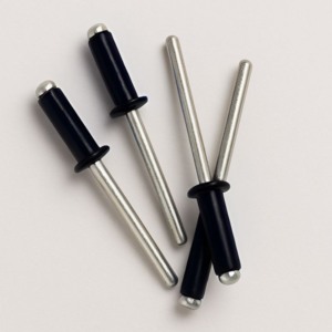 rivets noirs
